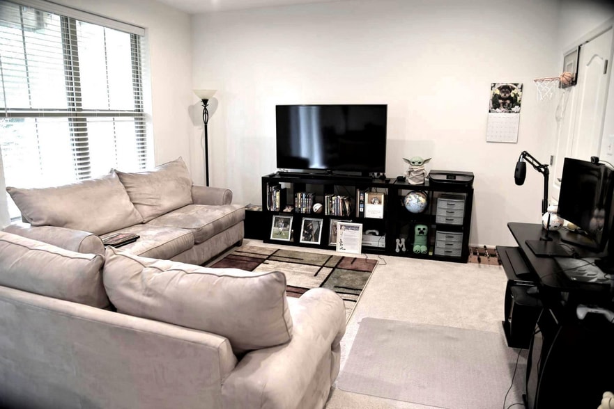 Building Photo - 7912 Marietta Dr