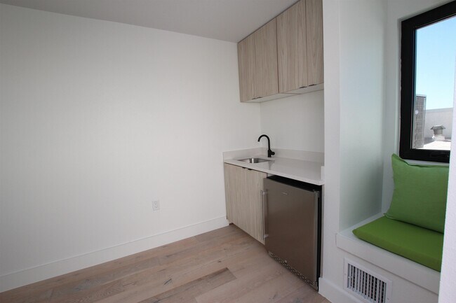Building Photo - 203 Paschal St