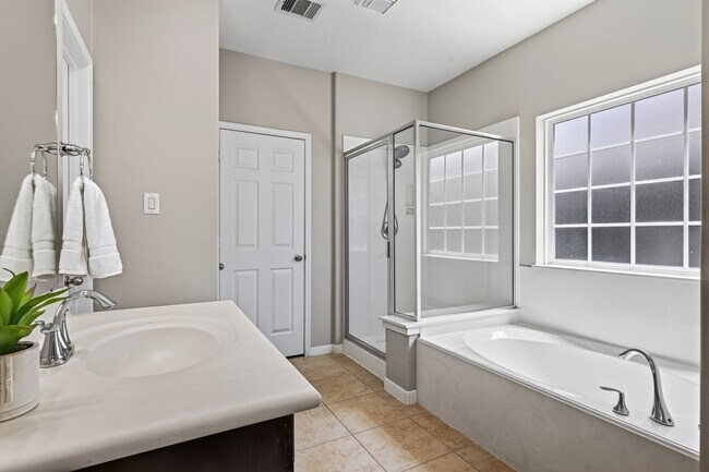 Building Photo - 18111 Williams Elm Dr