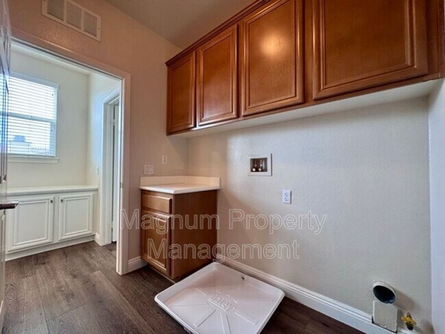 Building Photo - 34333 Northhaven Dr