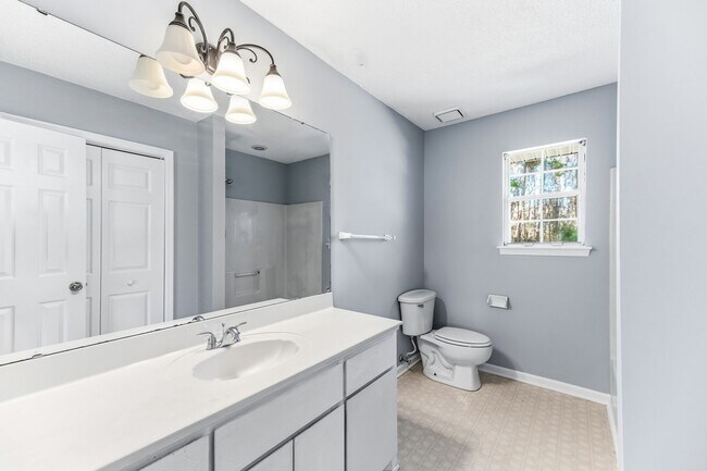 Building Photo - Beautiful Home West Ashely