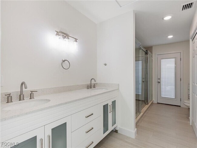 Building Photo - 16671 Bobcat Ct