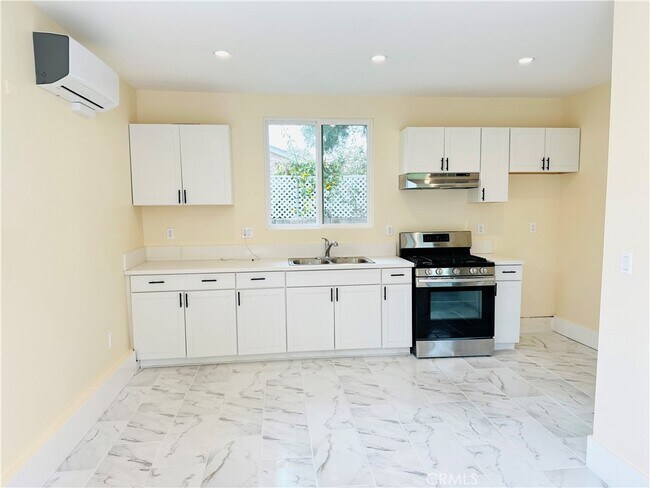 Building Photo - 11598 Cranston Ave