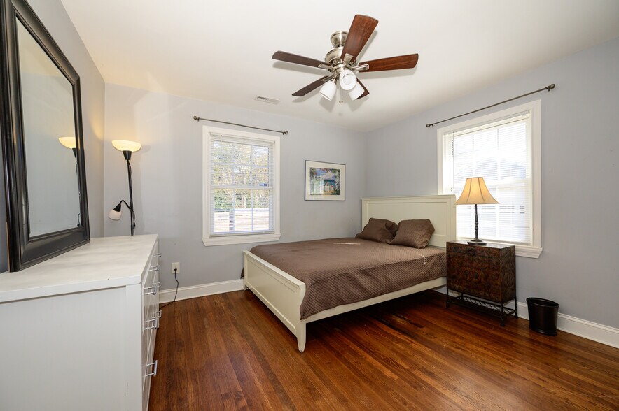 Bedroom 1 - 2660 Roslyn Ave