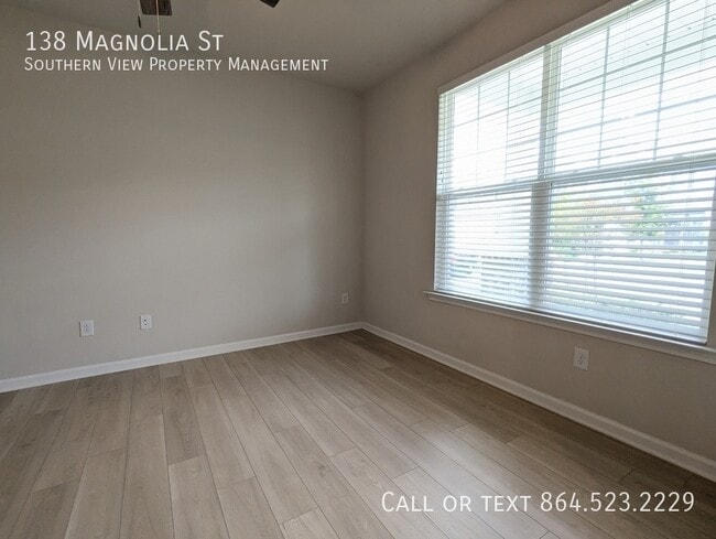 Building Photo - 138 Magnolia St