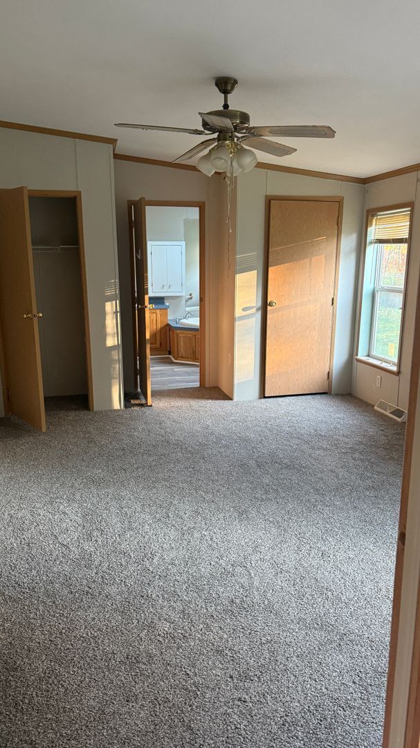 Building Photo - Large 3 bedroom Single Family Home