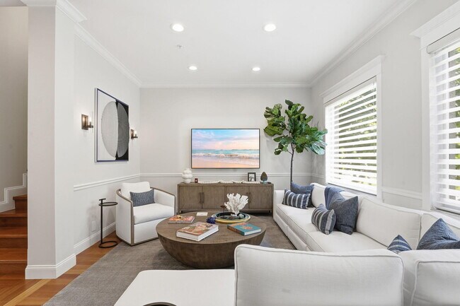 Building Photo - 921 Osceola Dr