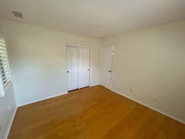 Building Photo - New! 3BD/2.5BA Two-Story Condo in Qual Hill Irvine! *MOVE-IN SPECIAL*