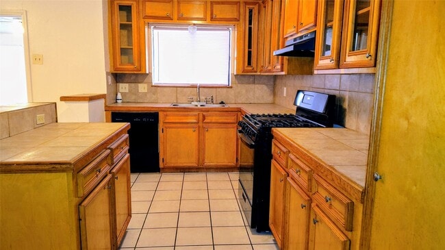 Building Photo - 10150 Valley Club Dr