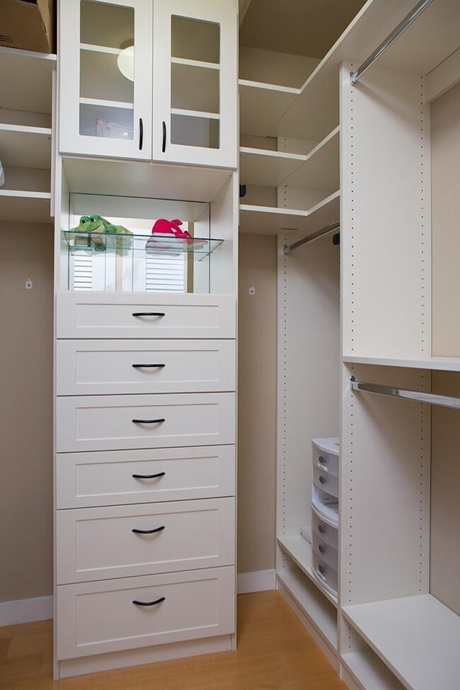 Building Photo - FULLY FURNISHED Studio in Nashville's Prem...