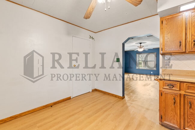 Building Photo - 2903 W Douglas Ave