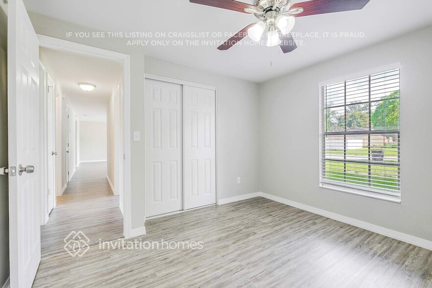 Building Photo - 8127 Kenwood Dr N