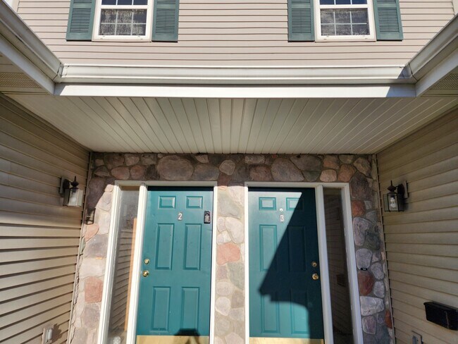 Building Photo - 3076 Selkirk Dr