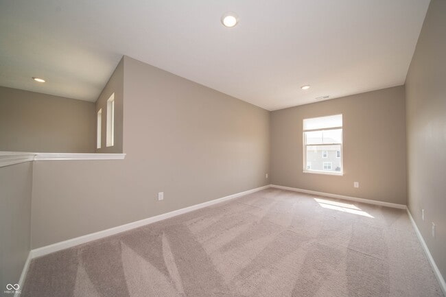 Building Photo - 7062 English Oak Dr