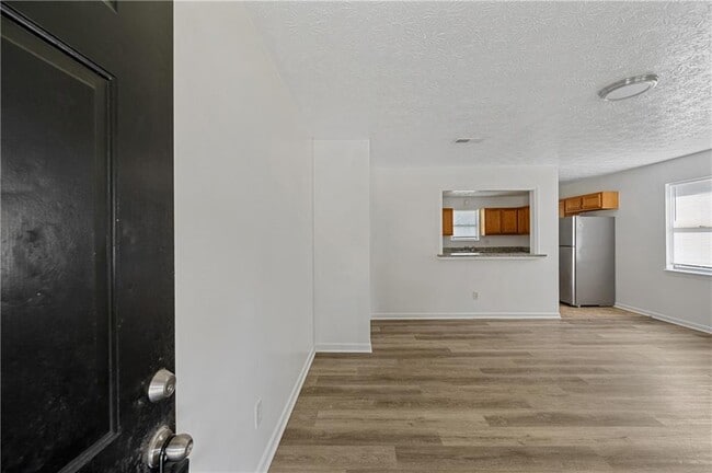 Building Photo - 210 Tanglewood Ln