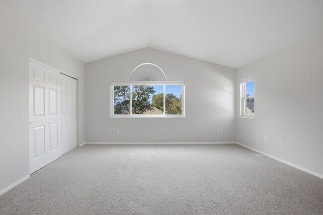 Building Photo - 2704 Stratford Ln