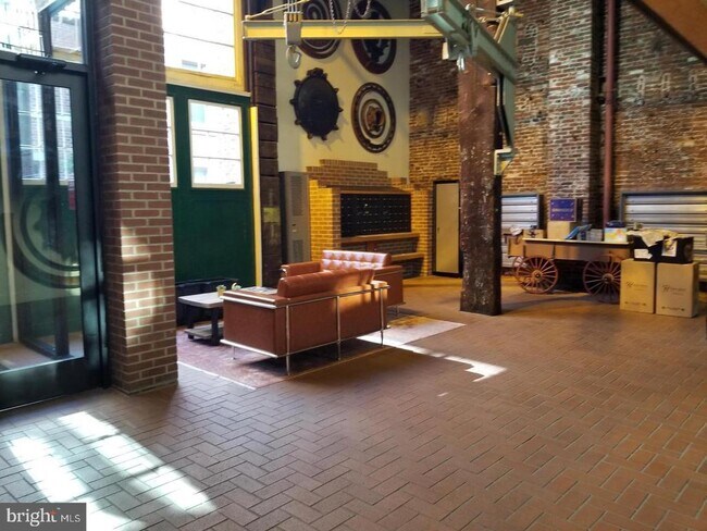 Primary Photo - 130 N Bread St