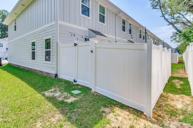 Building Photo - 1663 Iroquois Ct