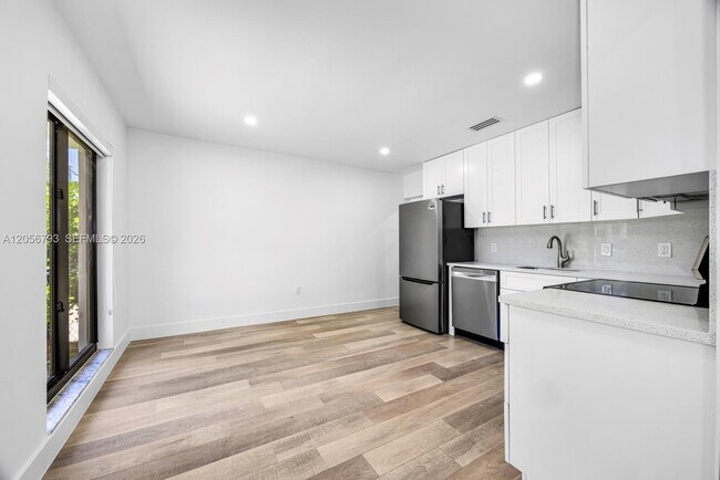 Building Photo - 3050 SW 26th St