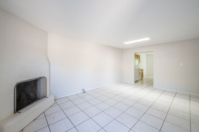 Building Photo - 516 Hillside Ave