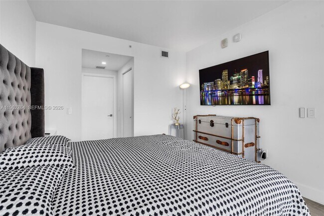 Building Photo - 121 NE 34th St