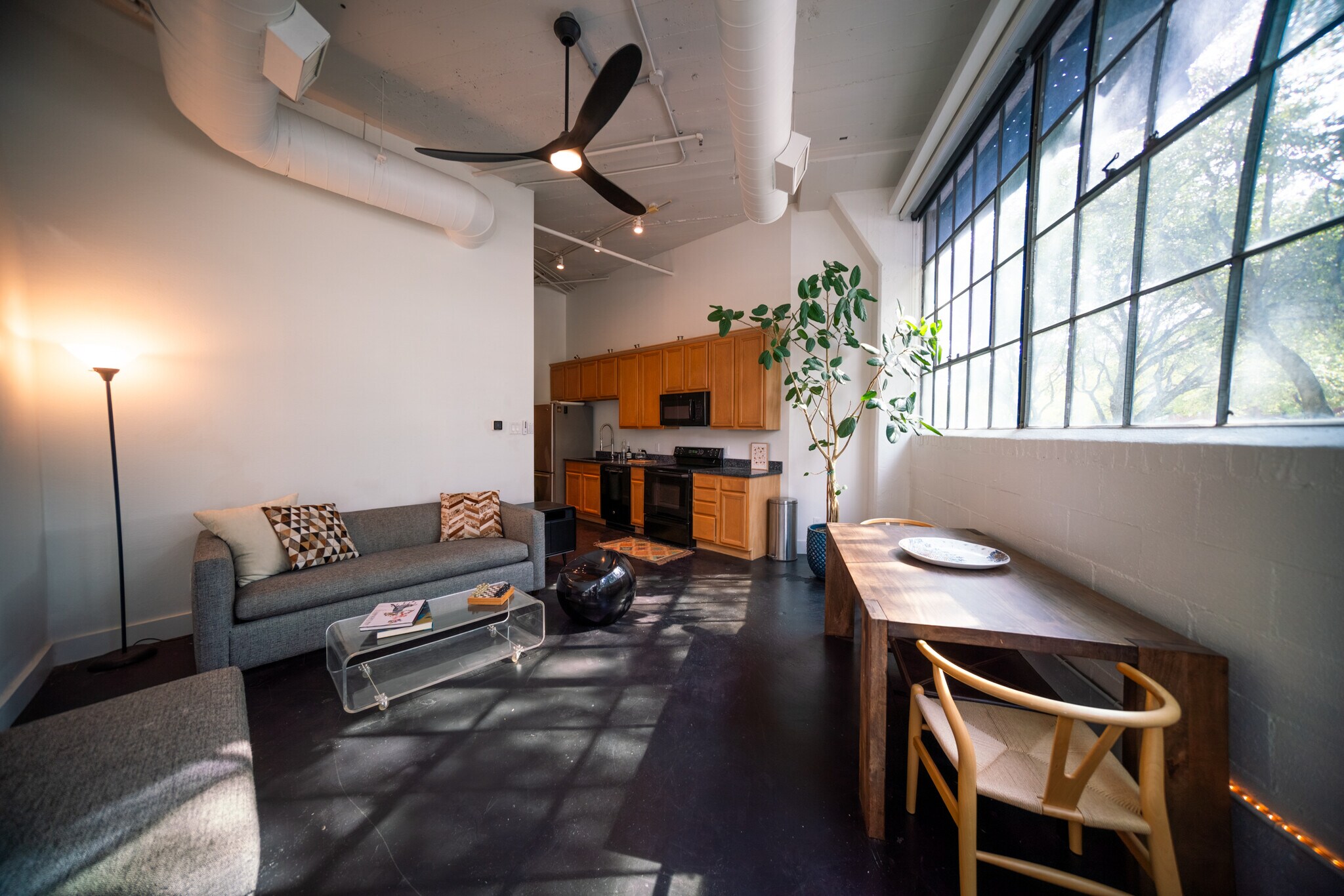 Building Photo - 2220 Canton St