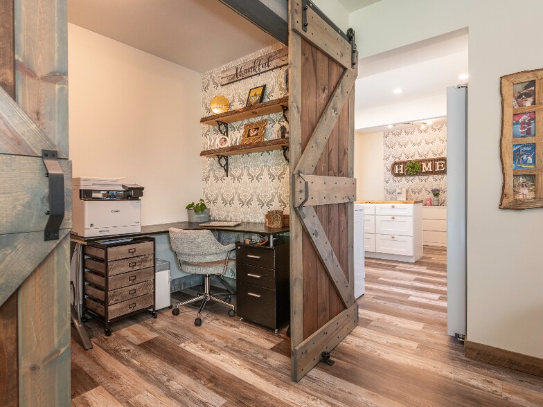 Building Photo - 8340 Meadow Lakes Dr