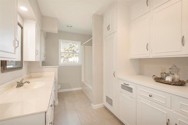 Building Photo - 801 17th St