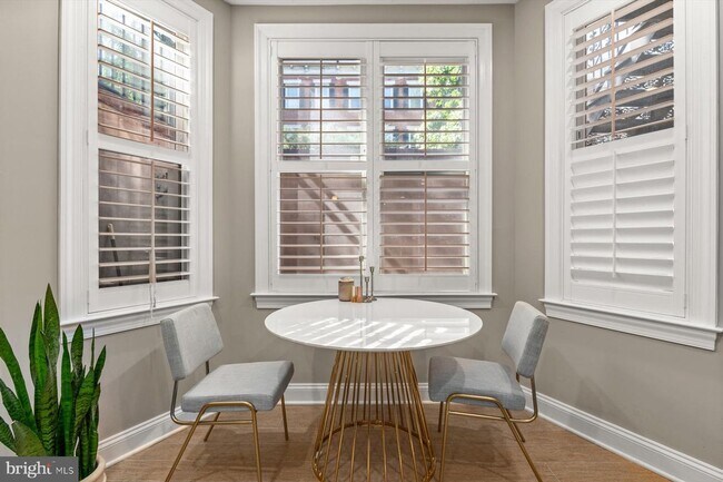 Building Photo - Beautifully Updated 2 BR 2 BA in the heart of Logan Circle