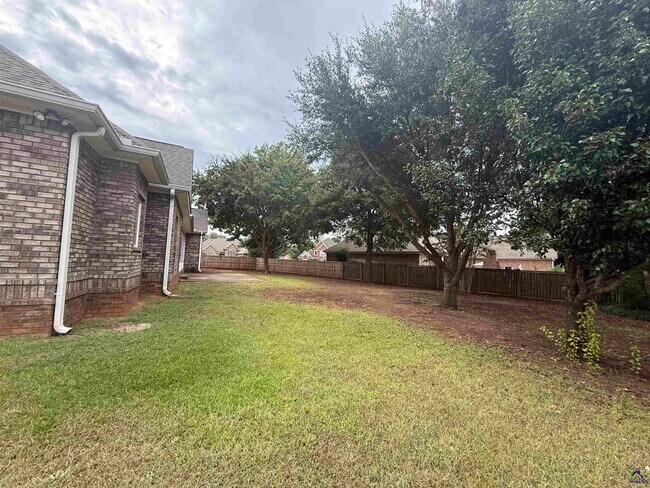 Building Photo - 104 Montview Way