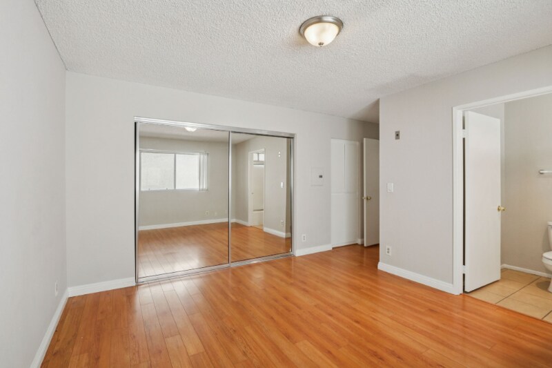 Building Photo - 626 E Verdugo Ave