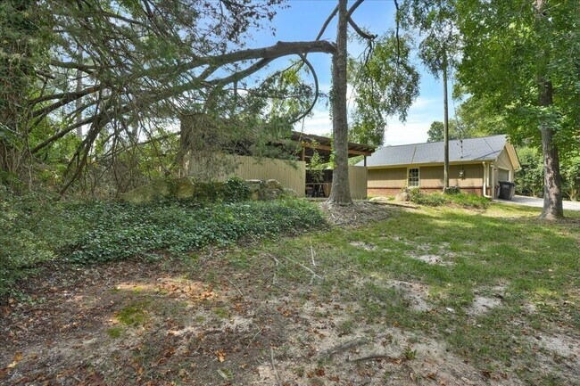 Building Photo - 1812 Wiggins Cir SW