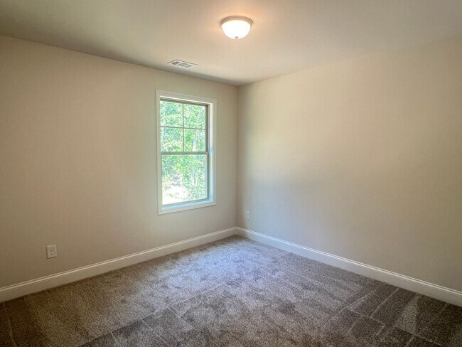Building Photo - Beautifully Done & Brand New 4BD/2.5 Home in Jones Co.