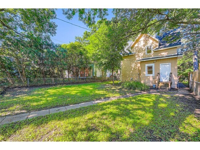 Building Photo - 3014 N Humboldt Ave