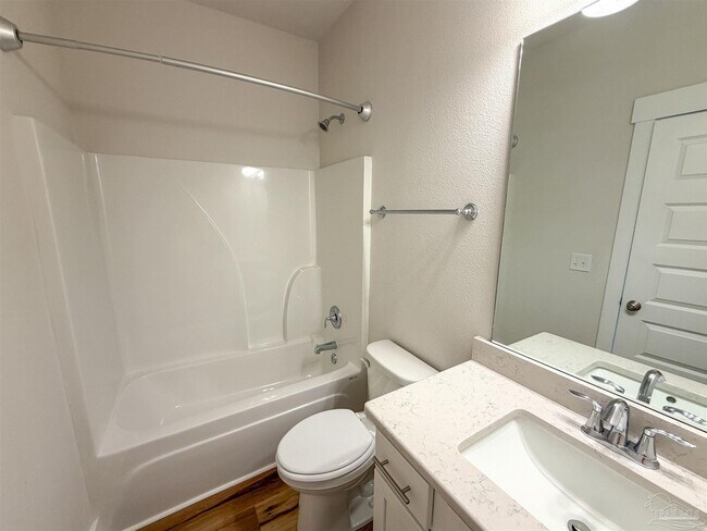Building Photo - 220 Camellia Dr