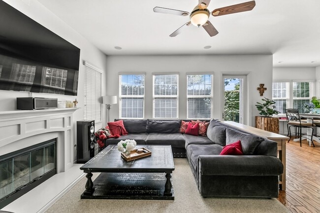 Building Photo - 4 Bedroom Home in the Beautiful Bridgeport Community!