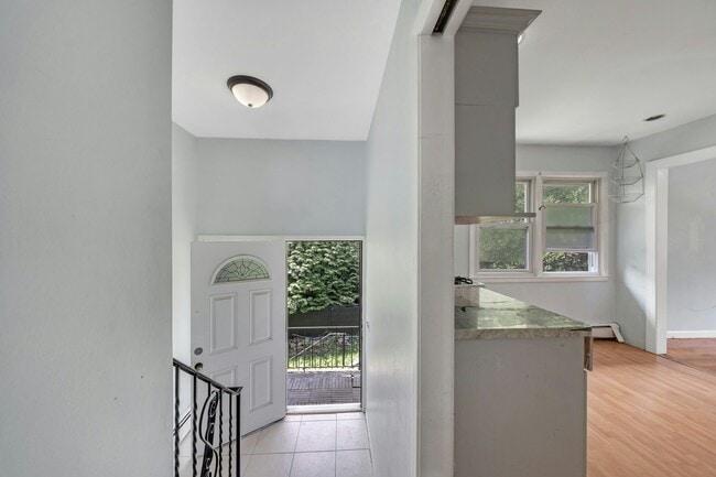 Building Photo - 106 Hillside Ave