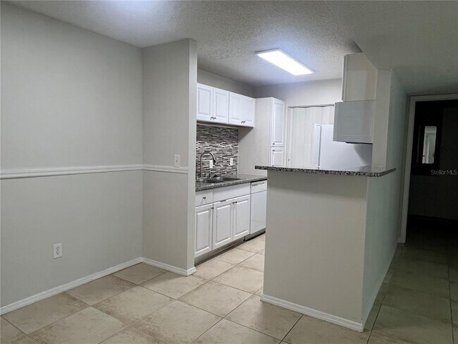 Building Photo - 455 Alt 19