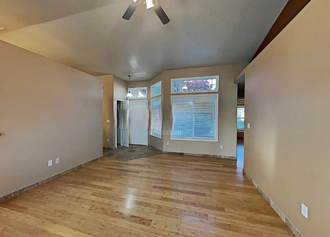 Building Photo - 11115 W Rose Lake St