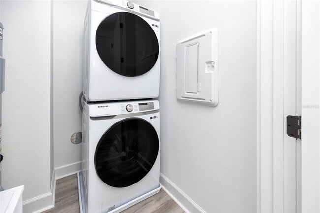 Building Photo - 1520 N Pierce St