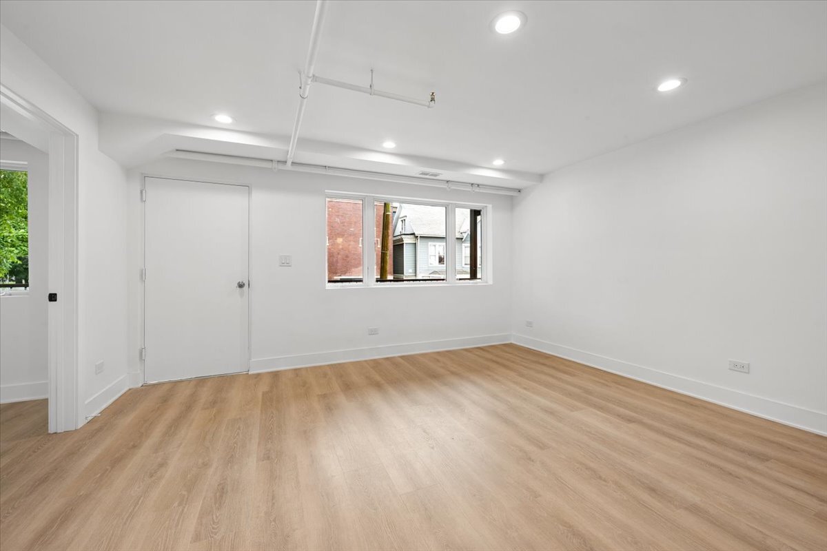Building Photo - 2601 N California Ave