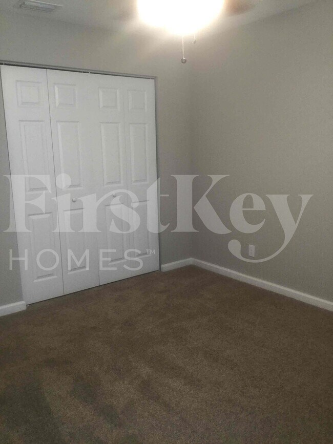 Building Photo - 3549 SW Rosardo St