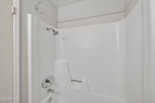 Building Photo - 860 E Brown Rd