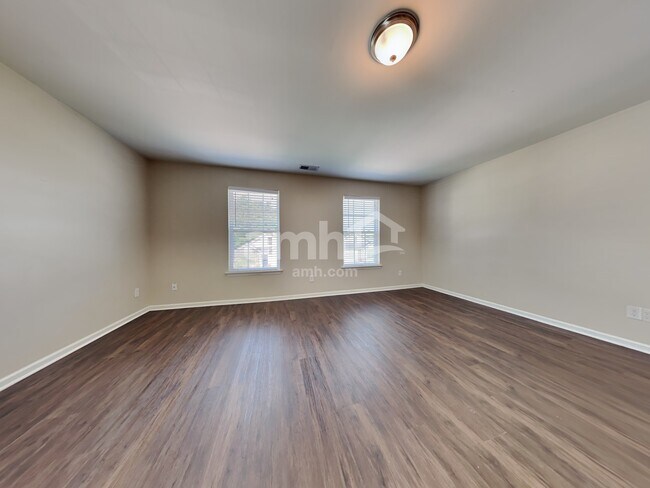 Building Photo - 202 Short Woods Ct