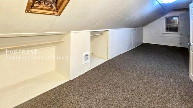 Building Photo - 4 Bed, 2 Bath Home with Fenced Yard / Vouchers Accepted / 12 to 18 month lease options available.