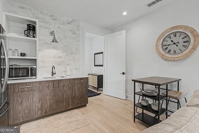 Building Photo - 270 4th St