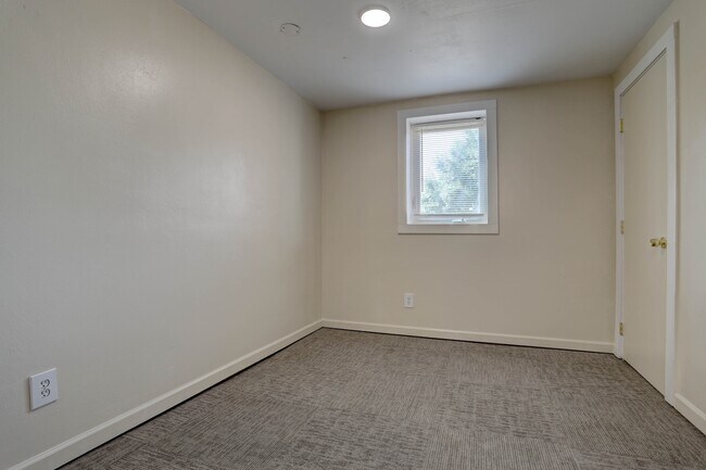 Building Photo - 16280 W 14th Ave