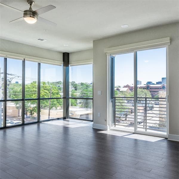 Building Photo - 1300 W 5th St