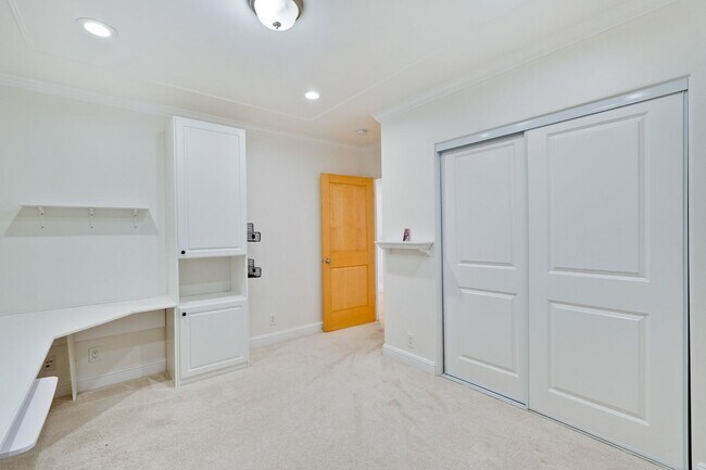 Building Photo - Quaint and Cozy One-Story Craftsman-style Home nestled in the sought-after Sunnyvale neighborhood...