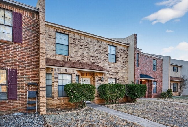 Building Photo - 3222 Preston Dr